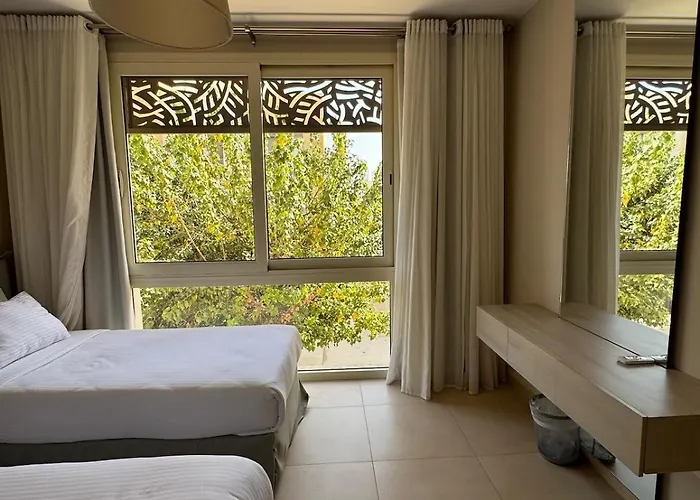 Mangroovy 2bd Pool With A Sea View